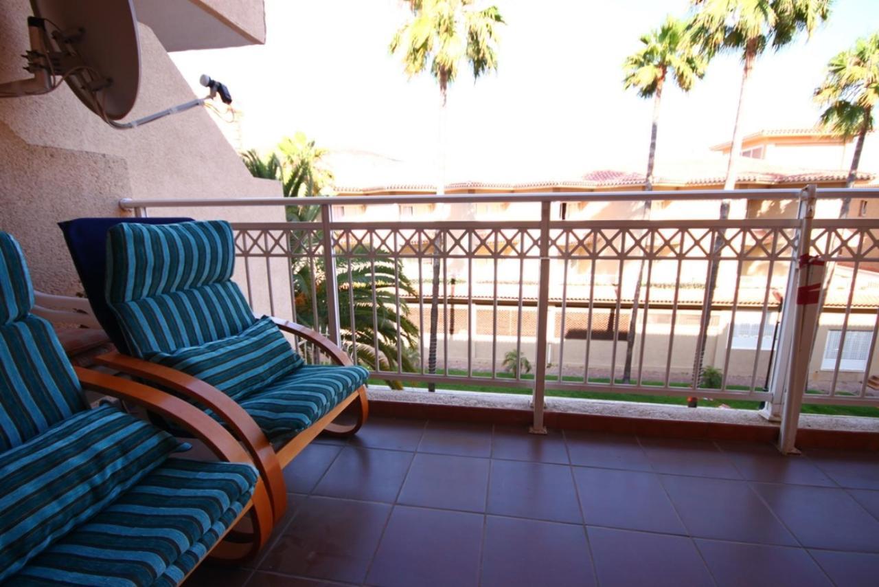 Two Bedroom Apartment In Beachfront Complex With Pool In Playa De Las Americas. Екстер'єр фото