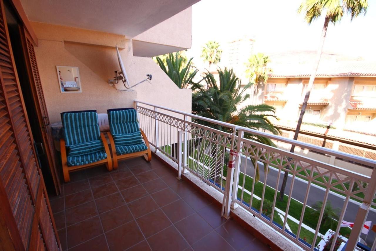 Two Bedroom Apartment In Beachfront Complex With Pool In Playa De Las Americas. Екстер'єр фото