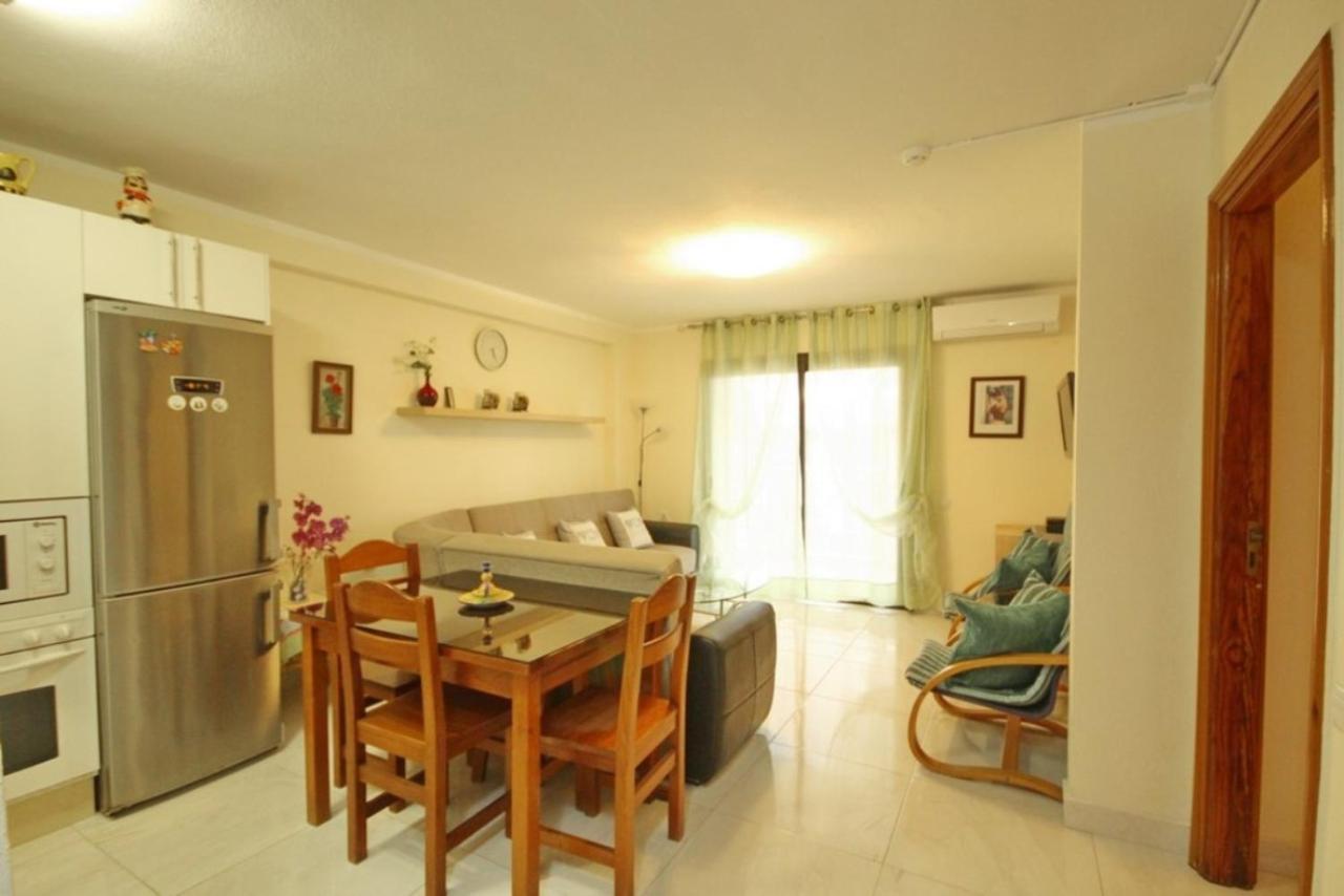 Two Bedroom Apartment In Beachfront Complex With Pool In Playa De Las Americas. Екстер'єр фото